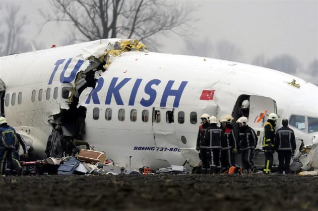 Crash_Turkish_Airlines_TK_1951_wreck[1]