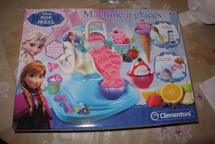 machine-a-glace-reine-des-neiges-clementoni-13