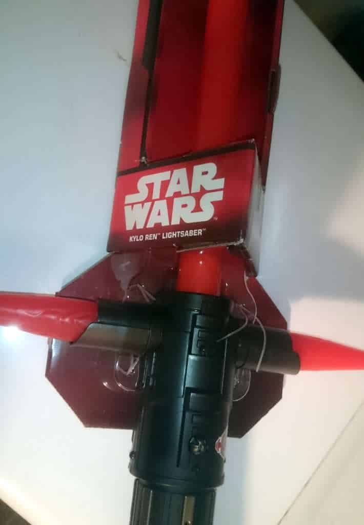 sabre-laser-kylo-ren-disney-02