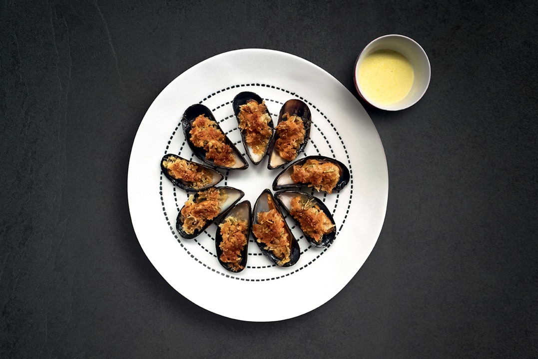 Moules apéritives à la noix de coco et au vin blanc par Jean Imbert