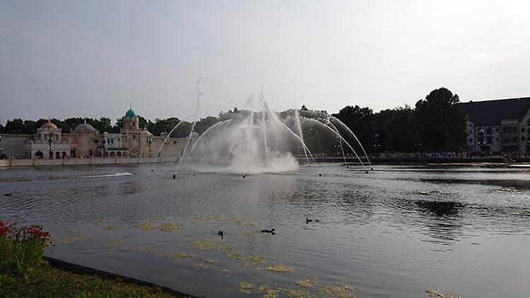 AQUANURA SHOW AQUATIQUE Un spectacle d'eau, de lumière et de feu - EFTELING