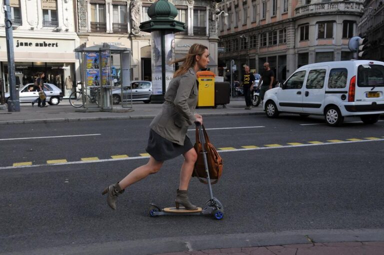 Les astuces à connaître pour bien choisir sa trottinette adulte