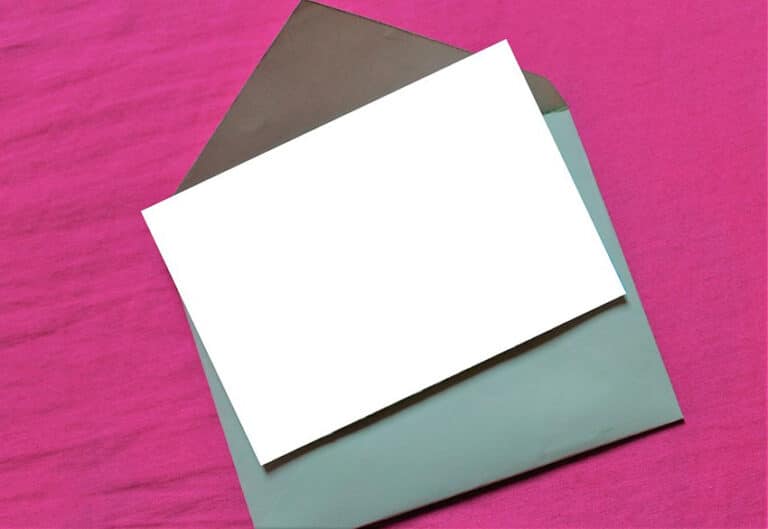 Travaux manuels : que faire avec des enveloppes pour occuper les enfants ?