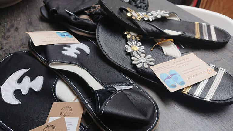 Des chaussons en cuir souple pour adultes et enfants sur Nat-essence