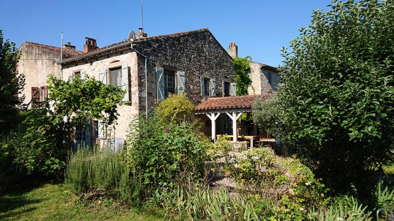 Le gite « En face de l&rsquo;Eglise » à Vindrac-Alayrac dans le Tarn avec Abritel