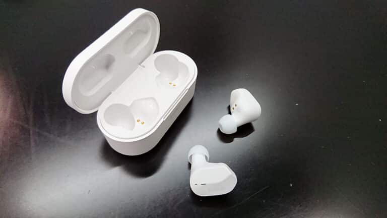 Les écouteurs Belkin, batterie portable et souris Novodio
