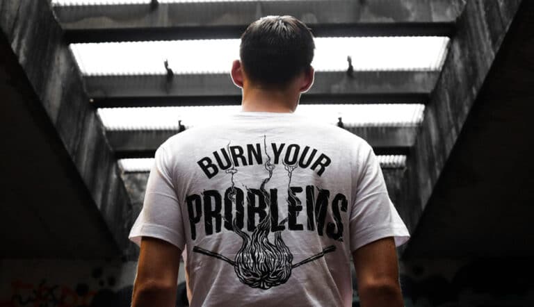 Est-ce que ce T-Shirt n&rsquo;est pas un peu pompeux ?