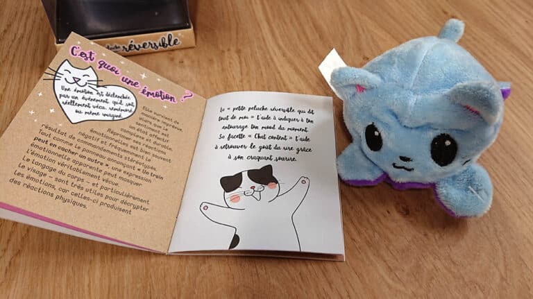 La petite peluche réversible qui dit tout de moi aux éditions Larousse