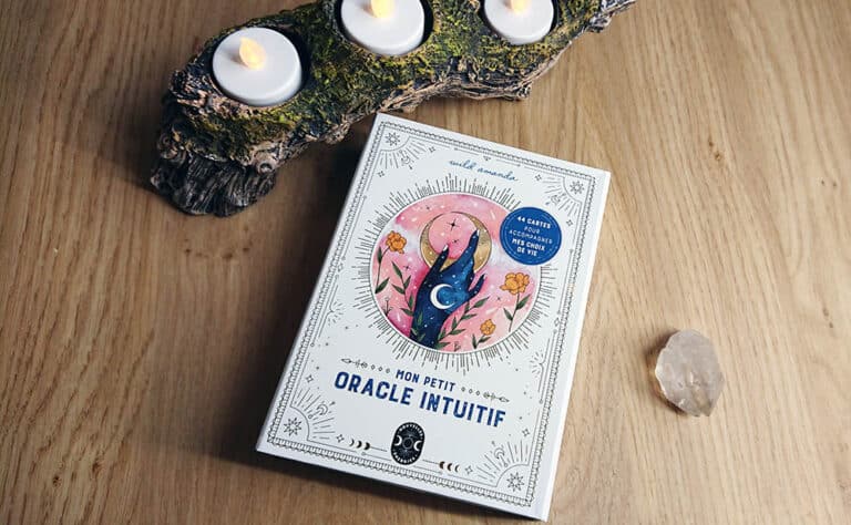 Mon petit oracle intuitif par Wild Amanda aux éditions Larousse