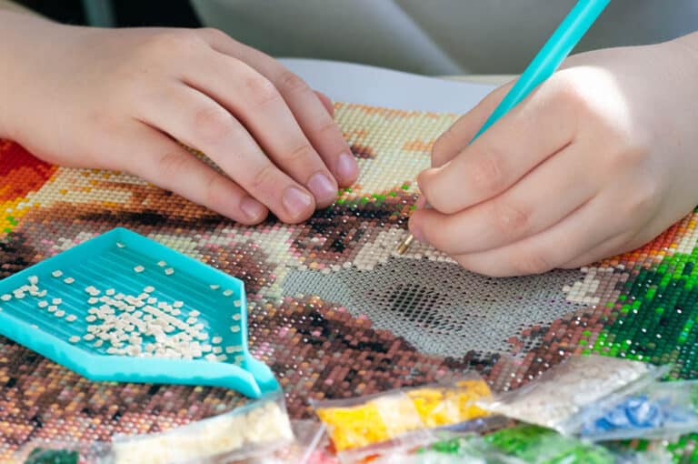 La broderie diamant : une activité idéale pour les enfants