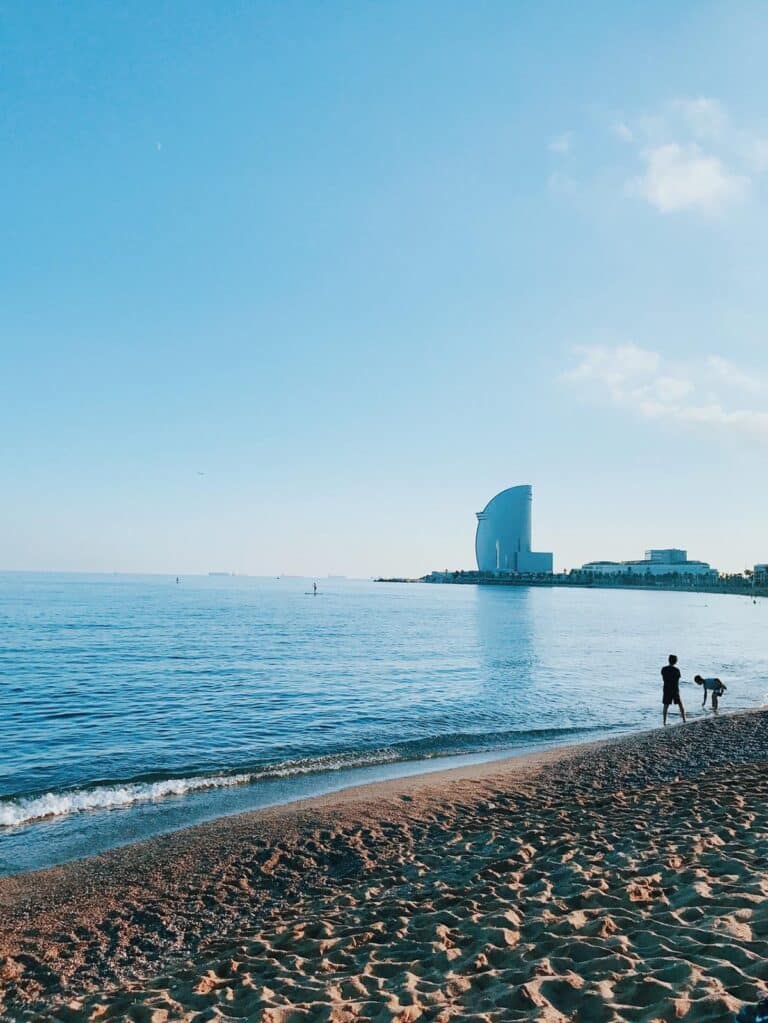 La capitale catalane est une destination idéale pour un séjour en famille.
