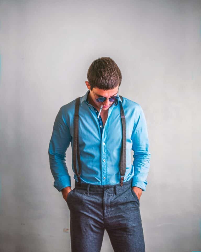 faut-il porter la chemise homme dans ou hors le pantalon ?