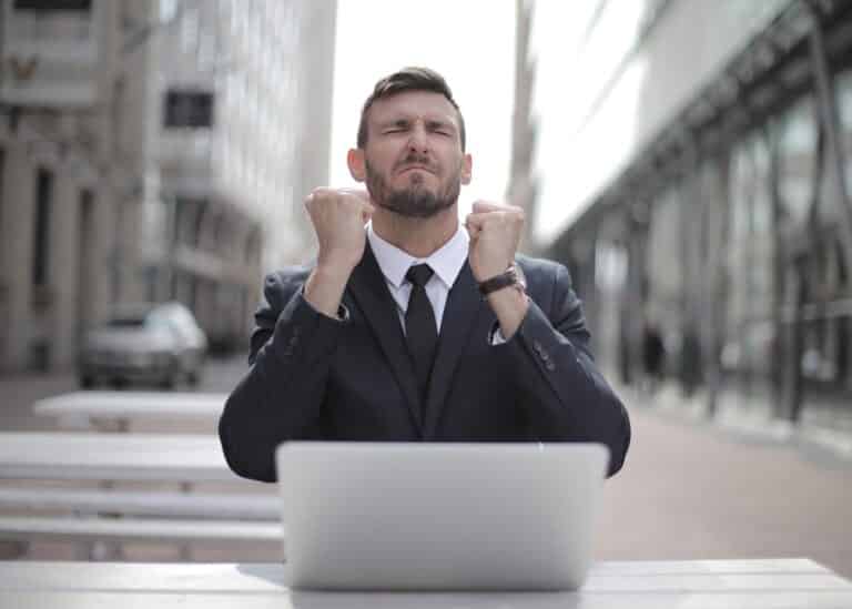 Gagner de l&rsquo;argent en restant devant son ordi : 5 conseils à suivre