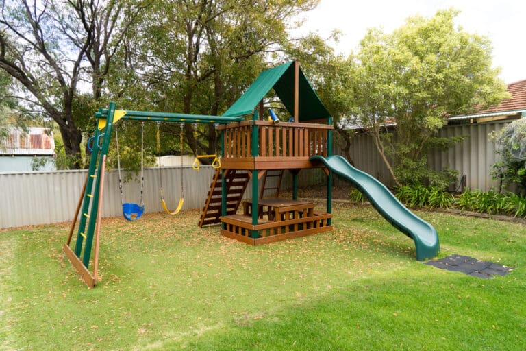 Puis-je installer des aires de jeux dans mon jardin ? Ce que vous devez savoir sur la législation et les réglementations