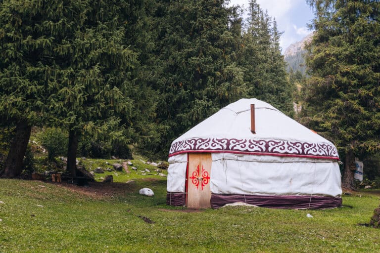 Séjour insolite en France : cabanes, yourtes, bulles... Trouver votre escapade originale !