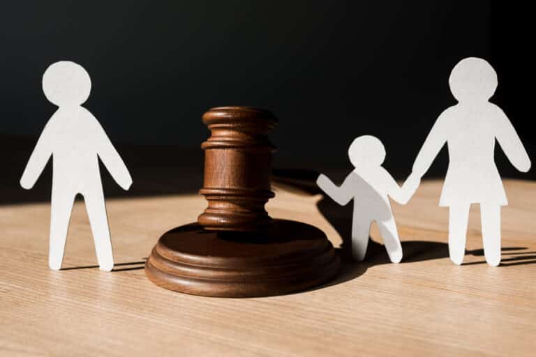Découvrez les étapes, avantages et coûts du divorce à l'amiable. Une solution rapide et économique pour tourner la page en préservant l'harmonie familiale.