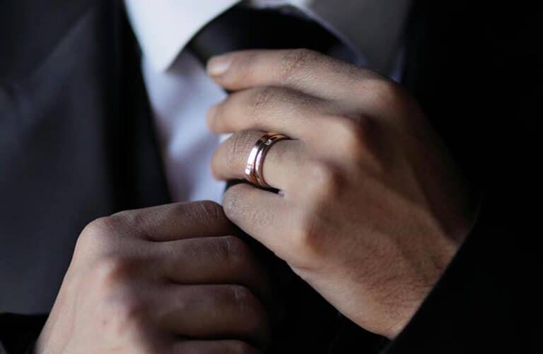 L’art des bagues pour hommes : style et symbolisme à découvrir