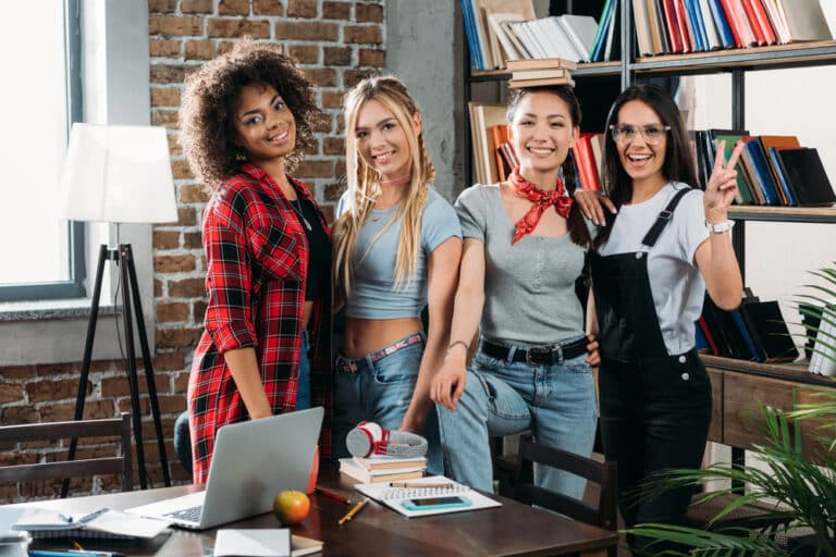 5 pays où vous pouvez facilement travailler pendant votre séjour linguistique