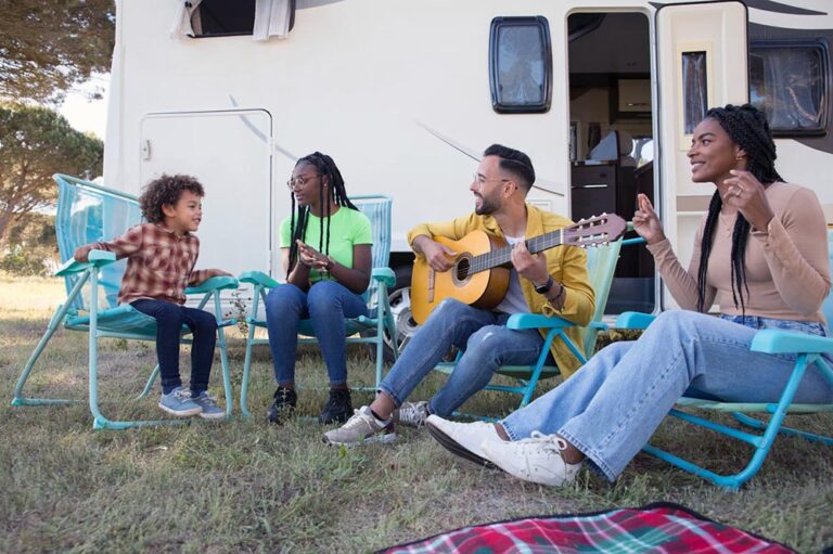 Camping en famille : conseils malins pour préparer des vacances réussies
