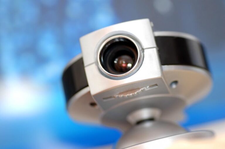 Surveillance au travail: assurer la sécurité et la productivité