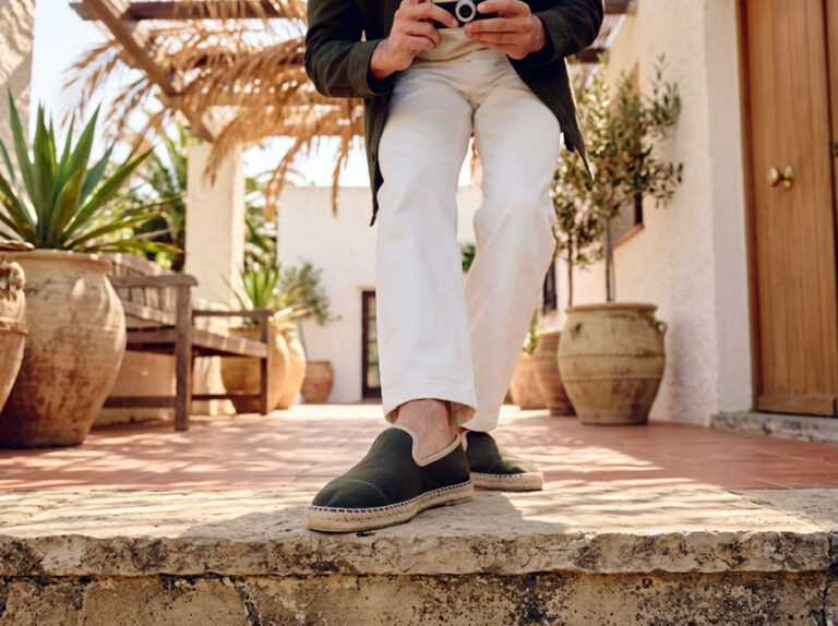 Espadrilles homme : pourquoi elles restent un incontournable du vestiaire masculin en 2026
