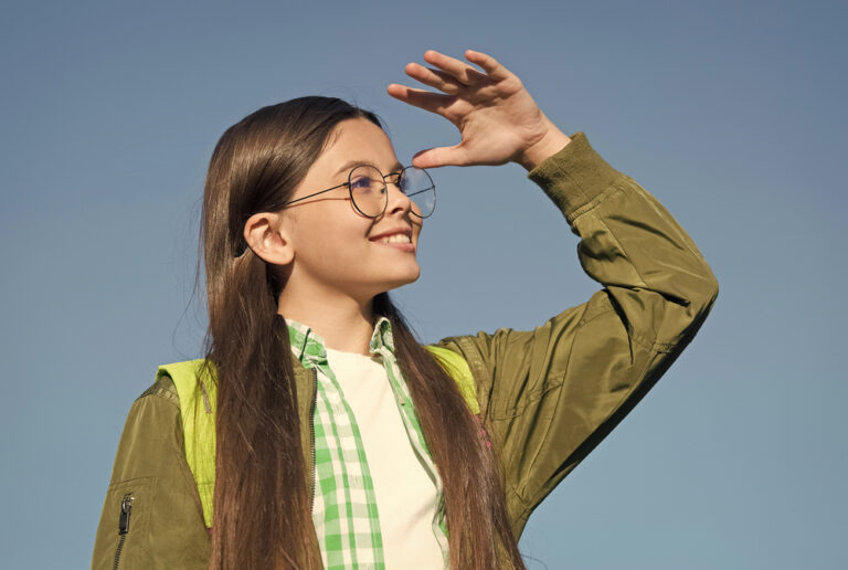 Comment choisir des lunettes de vue adaptées à un enfant : confort, sécurité et bon ajustement